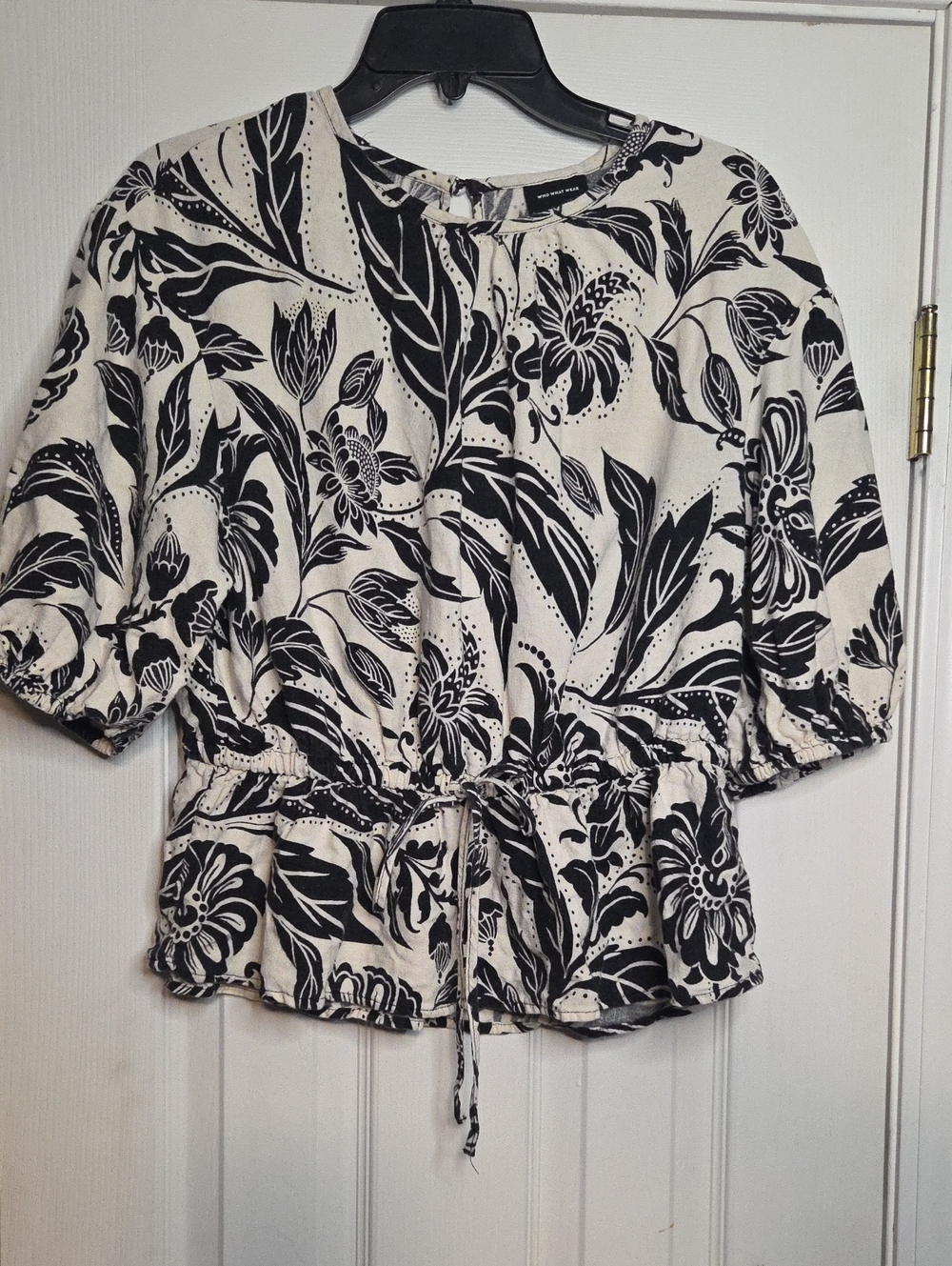 Who What Wear Black & White Floral Drawstring Waist Blouse Linen Blend